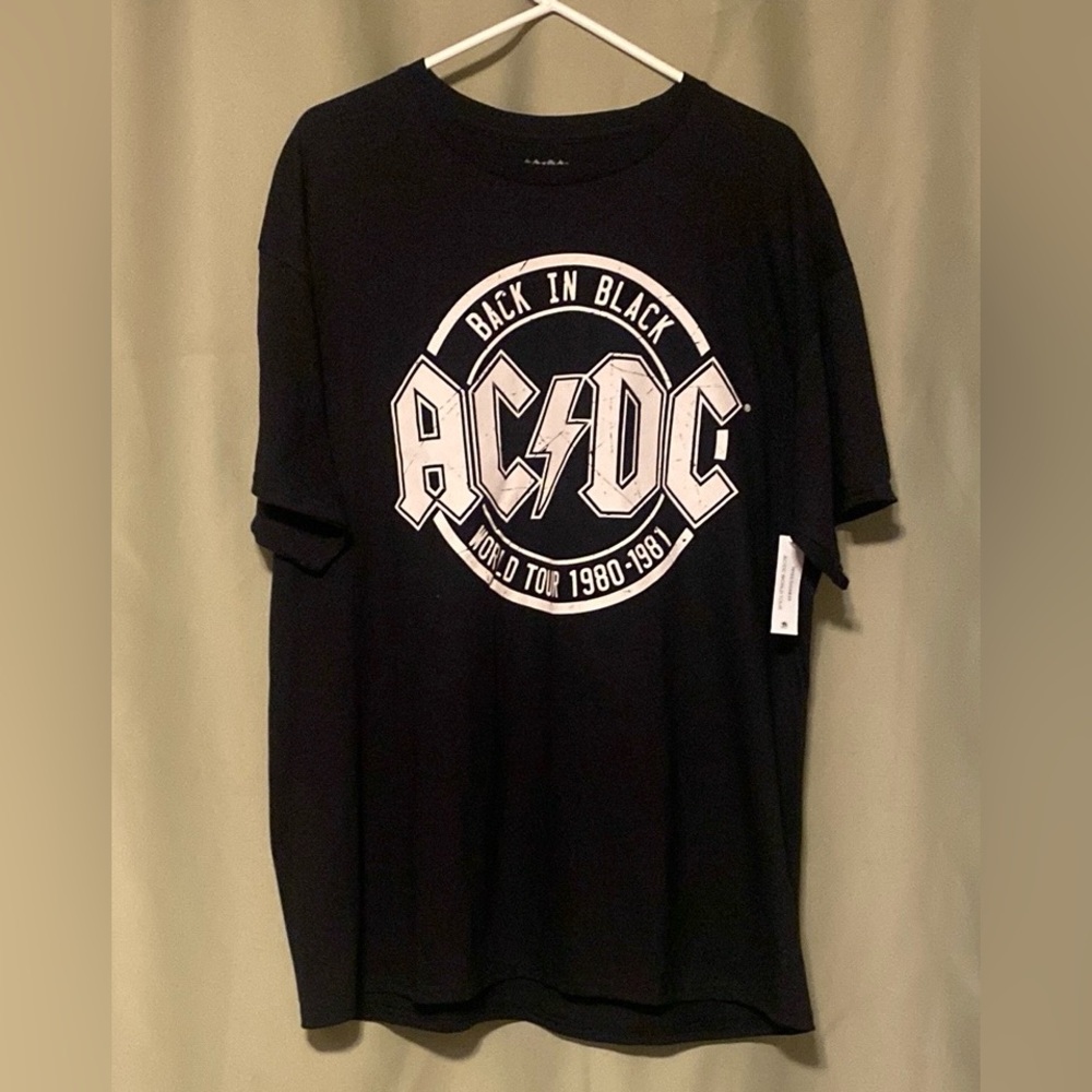 AC/DC Back In Black World Tour 1980-1981 Black Short Sleeve T-Shirt XL NWT